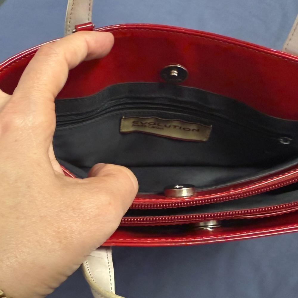 Red patent (charol) Pierre Cardin – Evolution evening handbag. - Picture 11 of 13